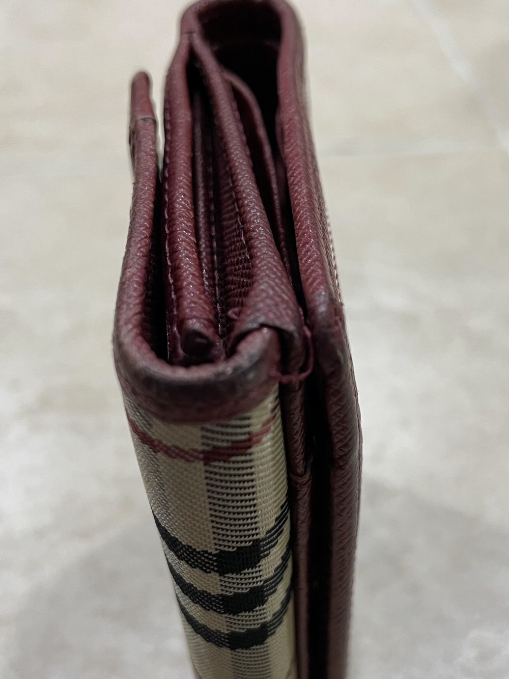 Burberry Vintage Check Tri-Fold Wallet in Haymarket Check with Burgundy Trim - Picture 9 of 13